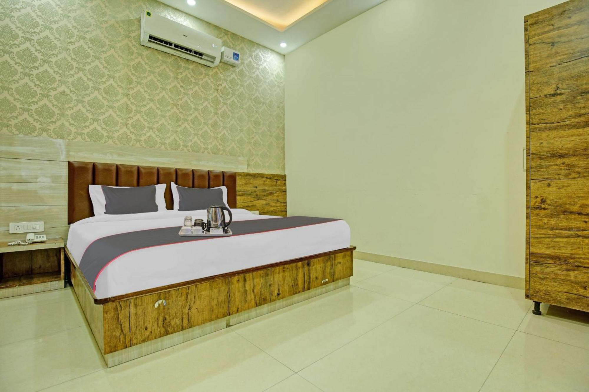 Collection O Rd Hotel Zirakpur Exterior foto