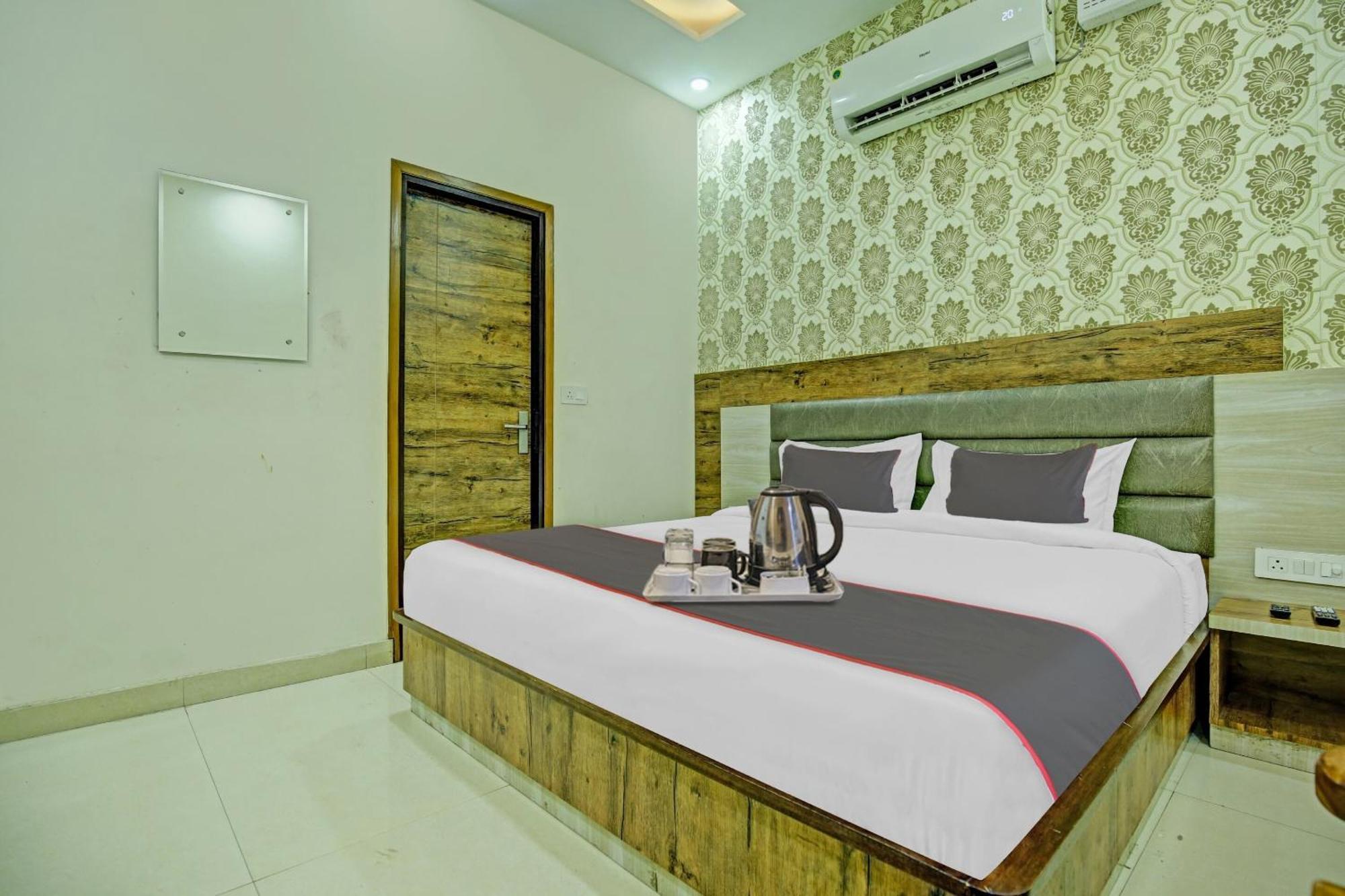 Collection O Rd Hotel Zirakpur Exterior foto